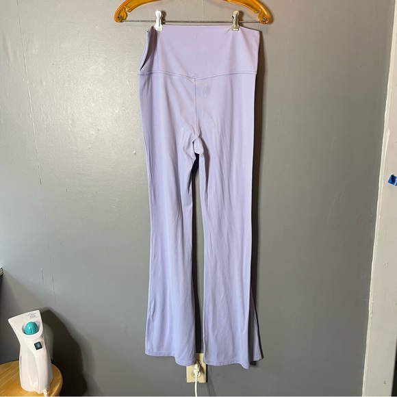 All in Motion lavender flare yoga pants women’s size large - Picture 4 of 8